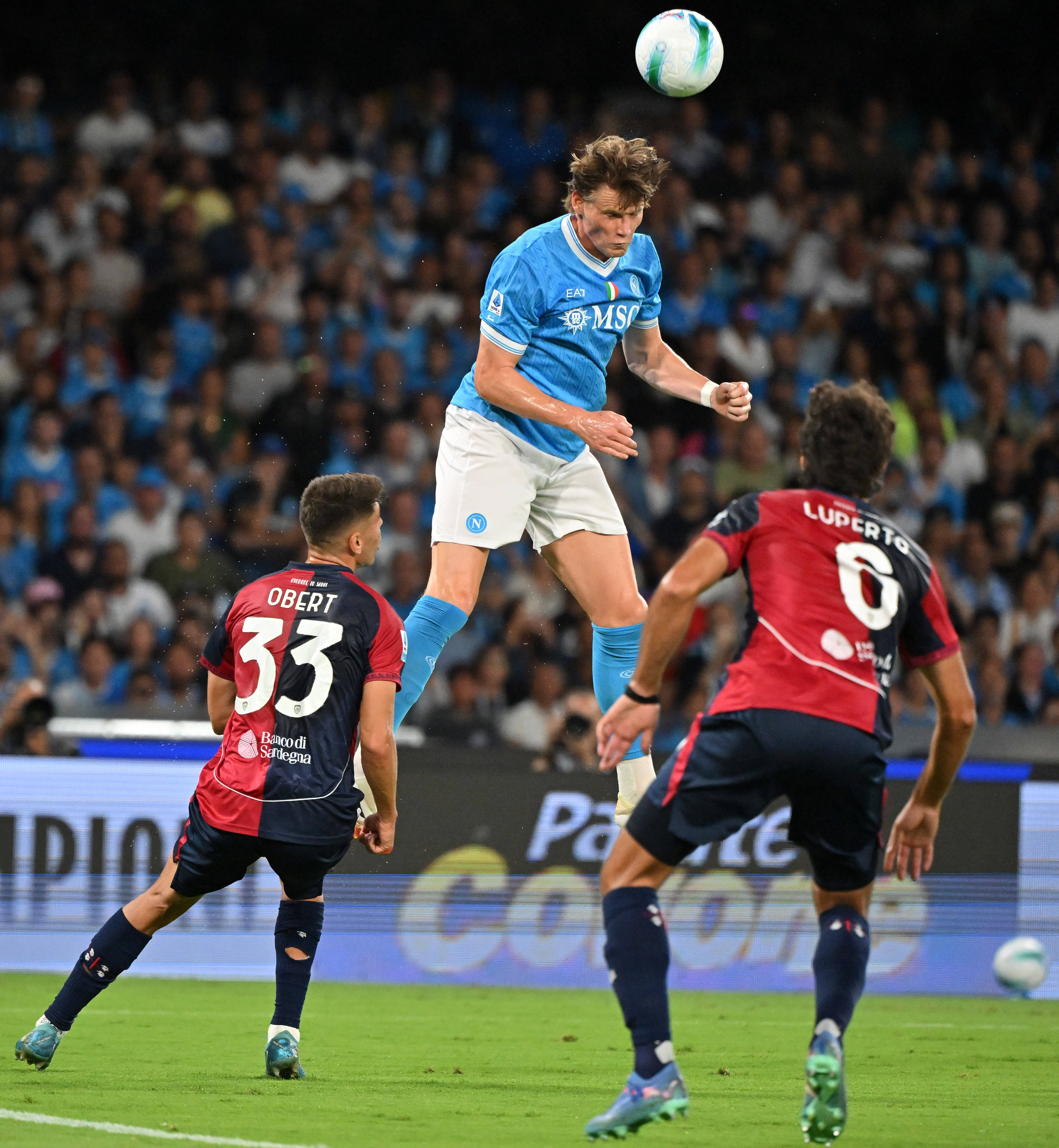 包含赛地聚焦——意甲今晨热度飙升；拜仁慕尼黑遗憾出局；目标明确；更衣室氛围转暖的词条